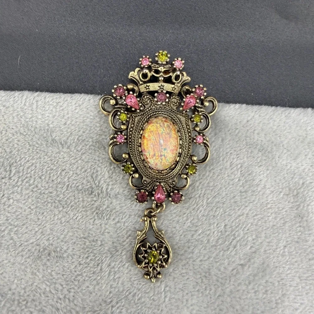 Vintage Sarah Coventry Brooch Contessa Crown‎ Gold tone Pink Rhinestone